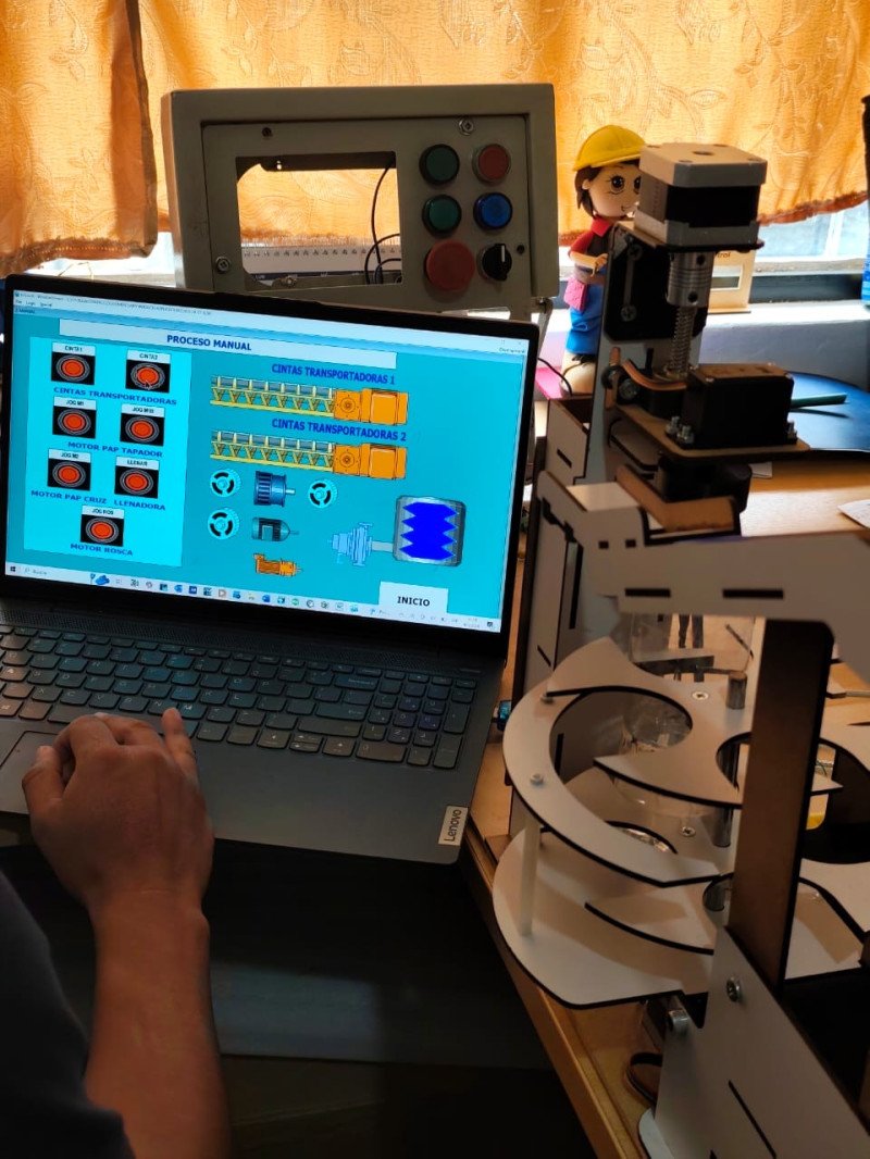 PROTOTIPO LLENADORA Y TAPADORA DE BOTELLAS 