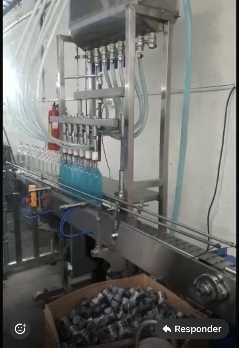 MAQUINA SELLADORA Y ETIQUETADORA DE BOTELLAS