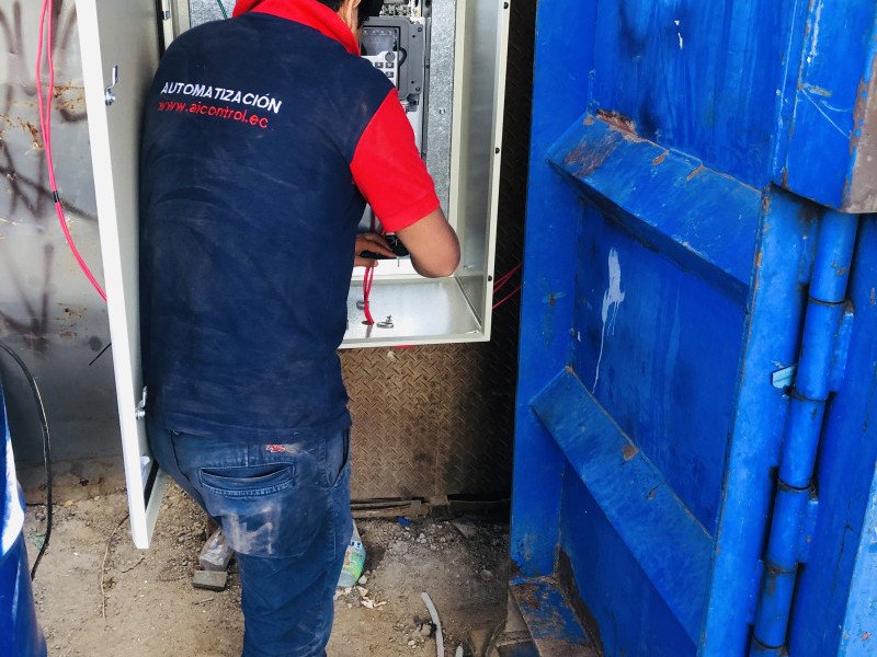 MAQUINA COMPACTADORA DE BOTELLAS