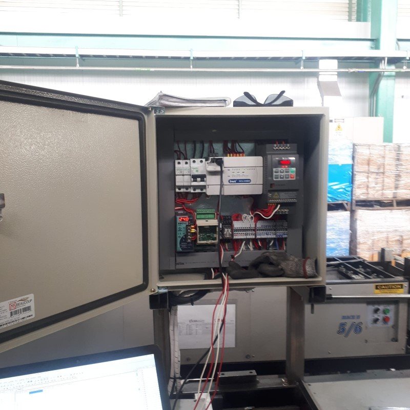 Perfiladora de Chapa Metálica con Variador y Encoder