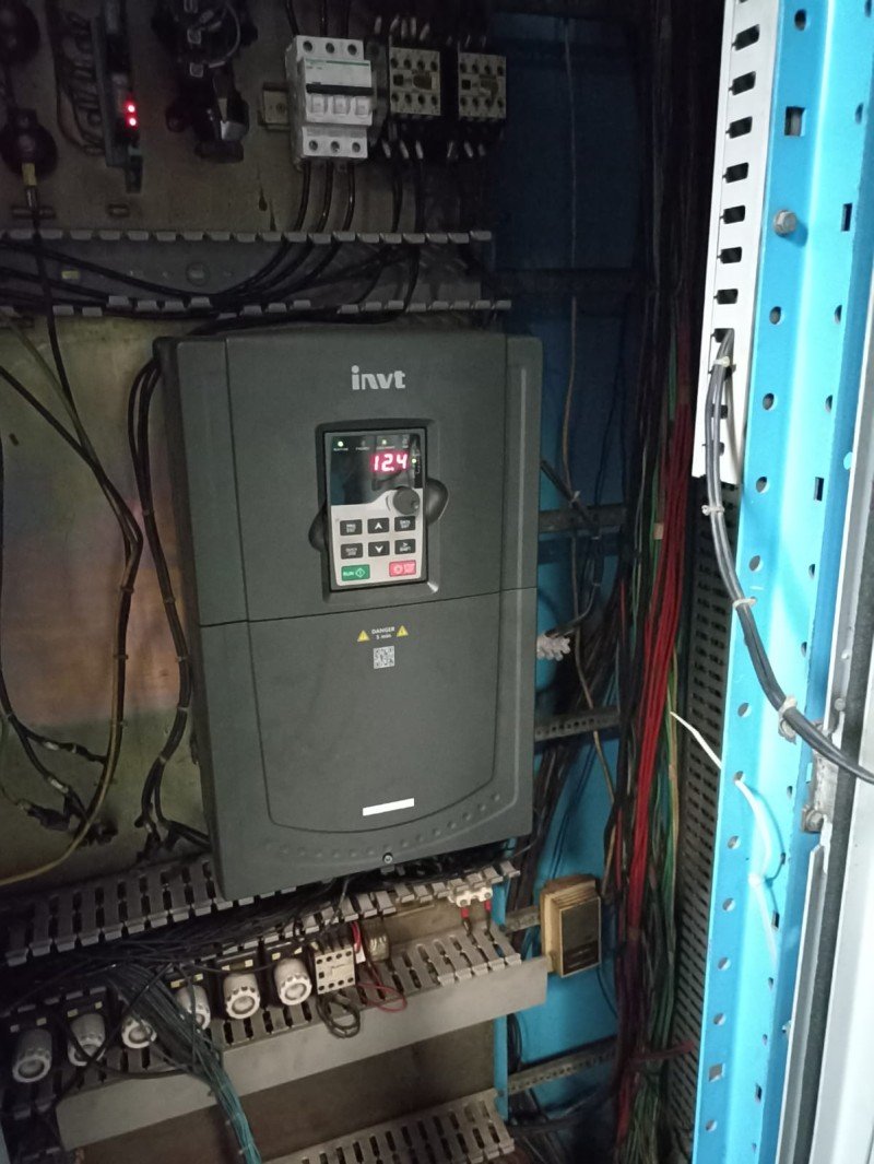 MAQUINA REBOBINADORA DE PLASTICO 