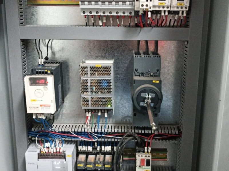 MAQUINA DOBLADORA DE METAL