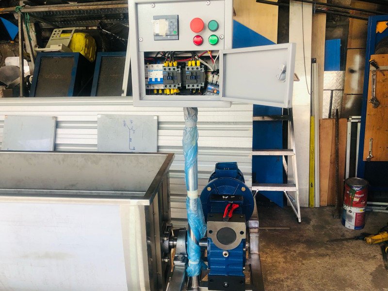 MAQUINA MEZCLADORA DE ARCILLA